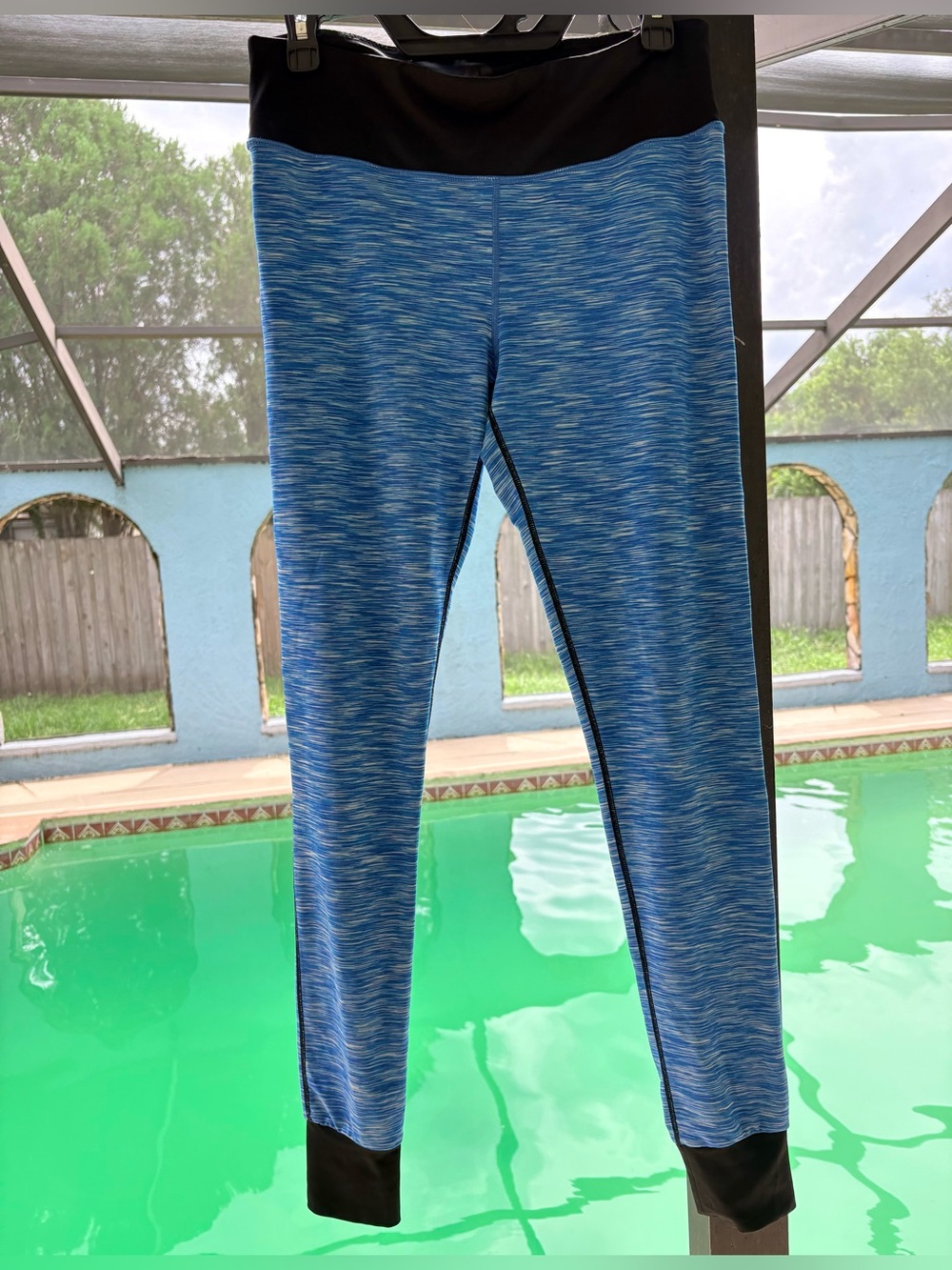 Women’s Blue Space-Dye Active Leggings with Black Waistband with Pocket